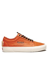 Sneakers basse in pelle arancioni di Vans
