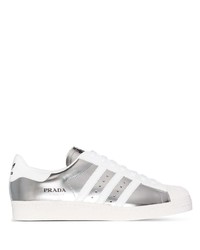 Sneakers basse in pelle argento di adidas