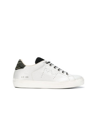 Sneakers basse in pelle argento di Leather Crown
