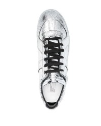 Sneakers basse in pelle argento di Maison Margiela