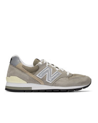 Sneakers basse in pelle argento di New Balance