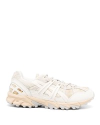 Sneakers basse in pelle beige di Asics