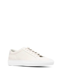 Sneakers basse in pelle beige di Common Projects