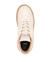 Sneakers basse in pelle beige di Versace
