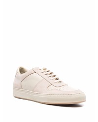 Sneakers basse in pelle beige di Common Projects