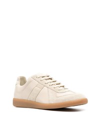 Sneakers basse in pelle beige di Maison Margiela