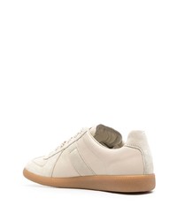 Sneakers basse in pelle beige di Maison Margiela