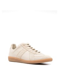 Sneakers basse in pelle beige di Maison Margiela