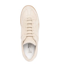 Sneakers basse in pelle beige di Maison Margiela