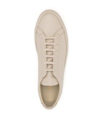 Sneakers basse in pelle beige di Common Projects