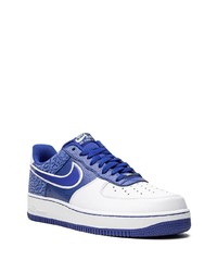Sneakers basse in pelle bianche e blu scuro di Nike