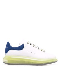Sneakers basse in pelle bianche e blu scuro di Alexander McQueen