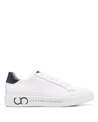 Sneakers basse in pelle bianche e blu scuro di Casadei