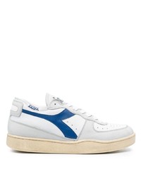 Sneakers basse in pelle bianche e blu scuro di Diadora
