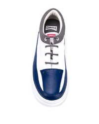 Sneakers basse in pelle bianche e blu scuro di Camper