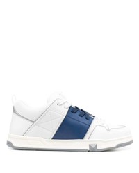 Sneakers basse in pelle bianche e blu scuro di Valentino Garavani