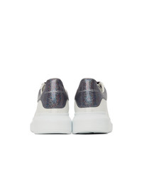 Sneakers basse in pelle bianche e blu scuro di Alexander McQueen