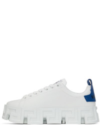 Sneakers basse in pelle bianche e blu scuro di Versace