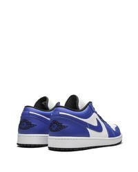 Sneakers basse in pelle bianche e blu di Jordan