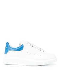 Sneakers basse in pelle bianche e blu di Alexander McQueen