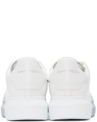 Sneakers basse in pelle bianche e blu di Alexander McQueen