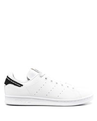 Sneakers basse in pelle bianche e nere di adidas