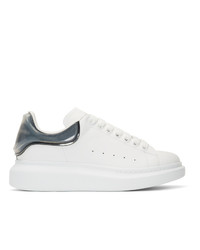 Sneakers basse in pelle bianche e nere di Alexander McQueen