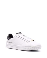 Sneakers basse in pelle bianche e nere di VERSACE JEANS COUTURE