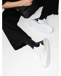 Sneakers basse in pelle bianche e nere di Alexander McQueen