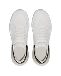 Sneakers basse in pelle bianche e nere di Alexander McQueen