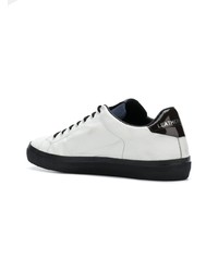 Sneakers basse in pelle bianche e nere di Leather Crown