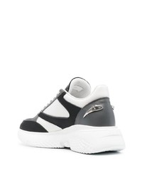 Sneakers basse in pelle bianche e nere di Roberto Cavalli
