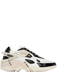 Sneakers basse in pelle bianche e nere di Raf Simons