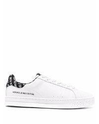 Sneakers basse in pelle bianche e nere di VERSACE JEANS COUTURE
