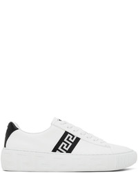 Sneakers basse in pelle bianche e nere di Versace