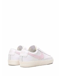 Sneakers basse in pelle bianche e rosa di Nike