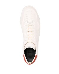 Sneakers basse in pelle bianche e rosse di Officine Creative