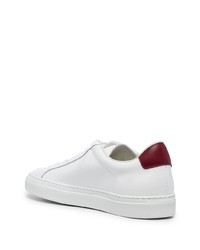 Sneakers basse in pelle bianche e rosse di Common Projects