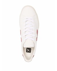 Sneakers basse in pelle bianche e rosse di Veja
