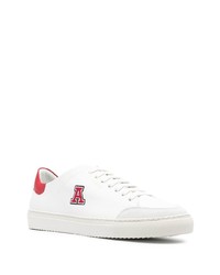 Sneakers basse in pelle bianche e rosse di Axel Arigato