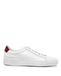 Sneakers basse in pelle bianche e rosse di Common Projects