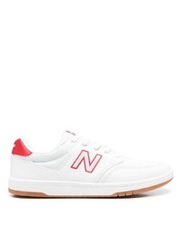Sneakers basse in pelle bianche e rosse di New Balance