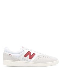 Sneakers basse in pelle bianche e rosse di New Balance