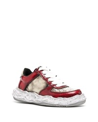 Sneakers basse in pelle bianche e rosse di Maison Mihara Yasuhiro