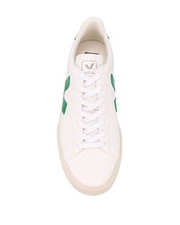 Sneakers basse in pelle bianche e verdi di Veja