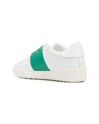 Sneakers basse in pelle bianche e verdi di Valentino