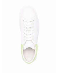 Sneakers basse in pelle bianche e verdi di Alexander McQueen