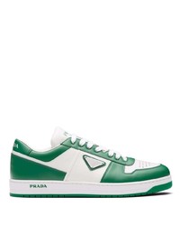 Sneakers basse in pelle bianche e verdi di Prada