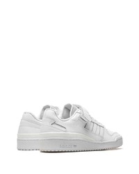 Sneakers basse in pelle bianche di adidas