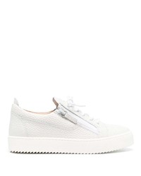 Sneakers basse in pelle bianche di Giuseppe Zanotti